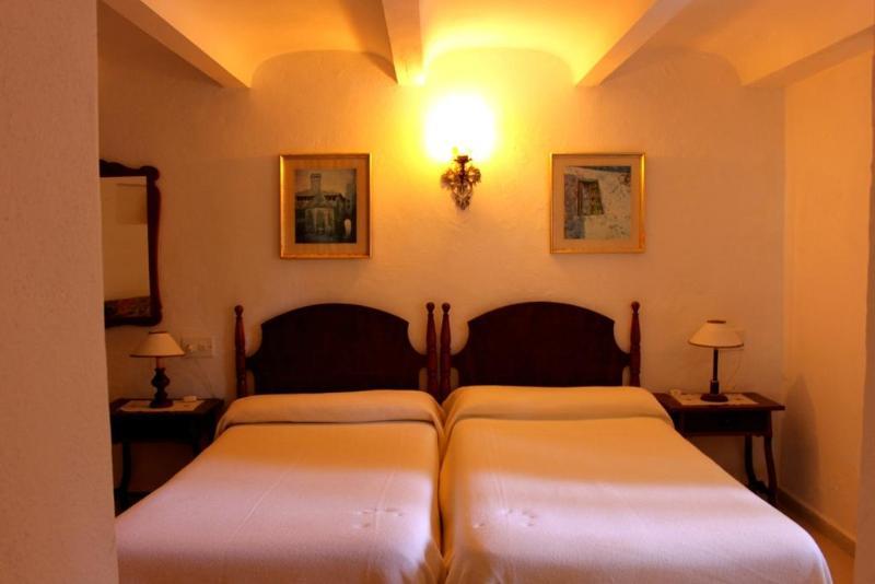 Hostal Los Pinos Cala de Sant Vicenc Exteriör bild